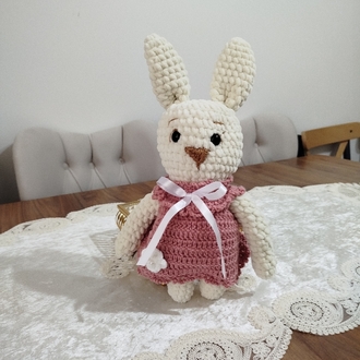 Sevimli Pembe Elbiseli Şirin Amigurumi Tavşan  