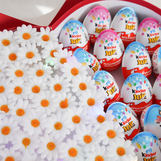 LED ışıkla süslenmiş şık papatya buketi