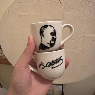 Kemal Atatürk imzalı ve suretli fincan