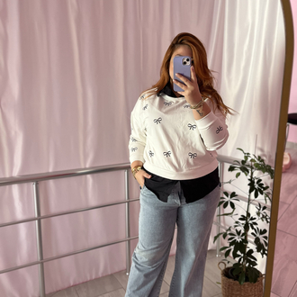 Fiyonk desenli beyaz sweat