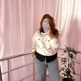 Fiyonk desenli beyaz sweat