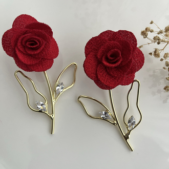 Kırmızı gül küpe