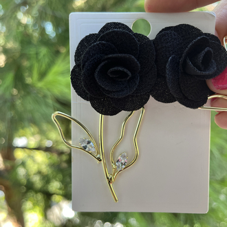 Gold detay Siyah kumaş gül küpe 