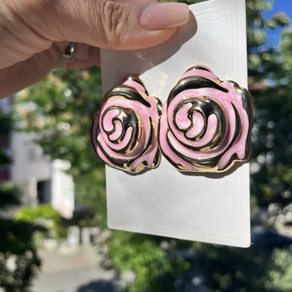 Pembe gül küpe