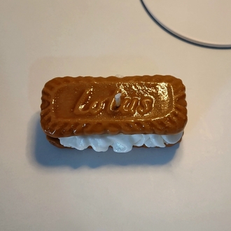 Kremalı lotus büskivisi mum