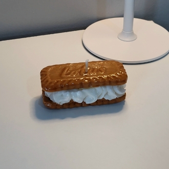 Kremalı lotus büskivisi mum