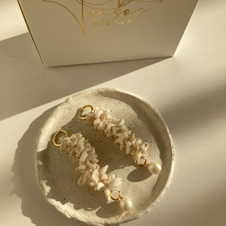 Beige Seashell Pearl Earrings