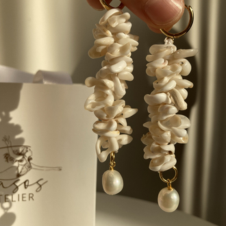 Beige Seashell Pearl Earrings