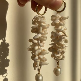 Beige Seashell Pearl Earrings