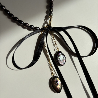Ribbon Black Pearl Necklace