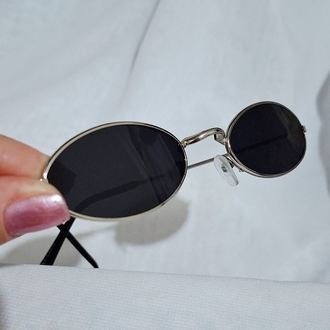 Minimal Siyah Oval Güneş Gözlüğü
