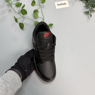 Nike dunk parlak siyah kırmızı 