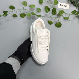 Beyaz deri sneakers 