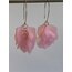 Pembe yapraklı sallantılı küpe
