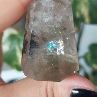 Gökkuşağı Flaşlı Berrak Garden Kuvars Kristali Kule Formunda