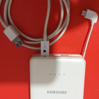 SAMSUNG Powerbank Şarj cihazı ( Tek sefer dolum yapar , Kablosuyla, İkinci el)