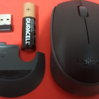 Logitech M171 Kablosuz Optik Mouse (Kaliteli , Pil ve Bileklikli Pad Hediye , Sorunsuz)