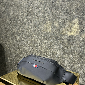TOMMY HILFIGER ÇAPRAZ OMUZ ASMALI ÇANTA