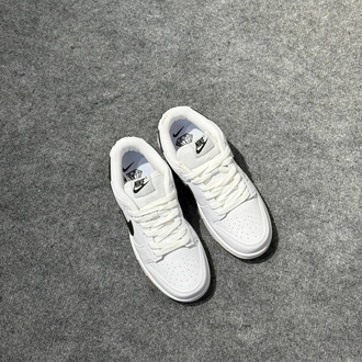 NIKE DUNK LOW WHITE GUME