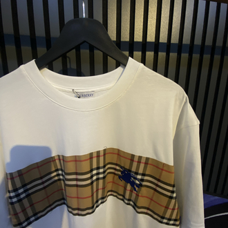 BURBERRY-KARA DETAYLI NAKIŞLI