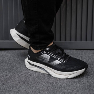 New Balance Elite V4 Black White