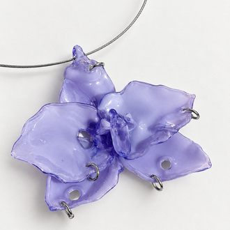 Lila Piercing Orkide