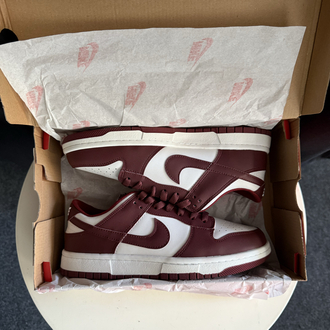 Nike Dunk Low Bordeaux 