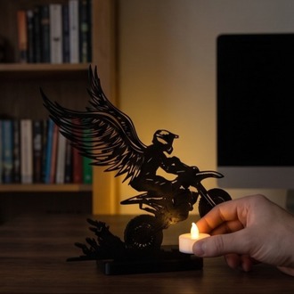 Asfaltın Melekleri: Kanatlı Motosikletçi Figürlü Dekoratif Aydınlatma