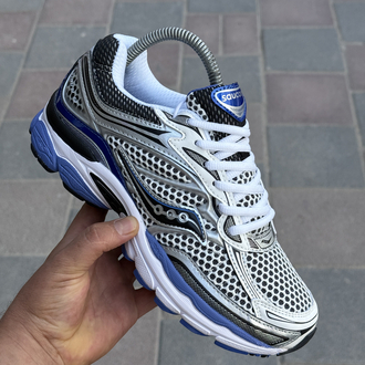 SAUCONY