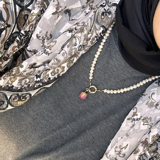 Gül Charmlı İnci Kolye