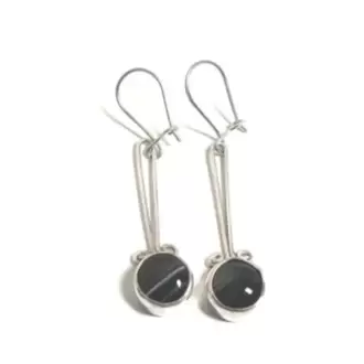 Oniks Taşlı Salantılı Yuvarlak Küpe K0045