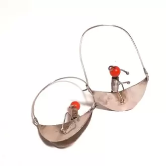 Mercan Taşlı Küçük Prens Küpe K0450