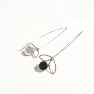 Oniks Taşlı Yaprak Küpe K0163