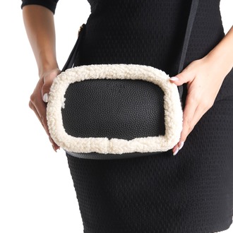 Kadın Siyah Kürklü Peluş Small Asklı Fermuarlı Kol ve Omuz Çantası