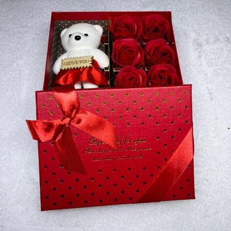 I Love You Temalı Peluş Ayıcık ve Kırmızı Gül Hediye Kutusu
