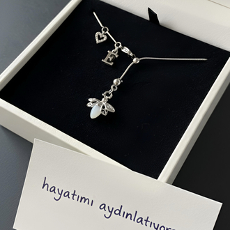 Karanlıkta parlayan ateş böceği kolye