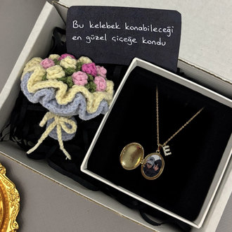 Kelebek kapaklı fotoğraflı anı kolyesi