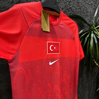 Türkiye Retro Klasik: Kırmızı "Göğüs Bantlı" Seri