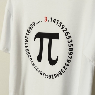 Pi sayısı baskılı Tişört
