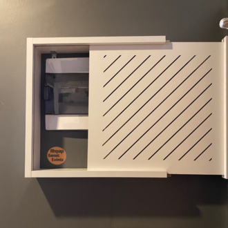 SÜRGÜLÜ ELEKTRİK PANO DUVAR DÜZENLEYİCİ YAN ÇİZGİ MODEL BEYAZ