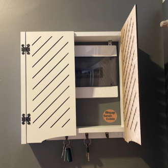 ASKILI ELEKTRİK PANO DUVAR DÜZENLEYİCİ YAN ÇİZGİLİ MODEL BEYAZ