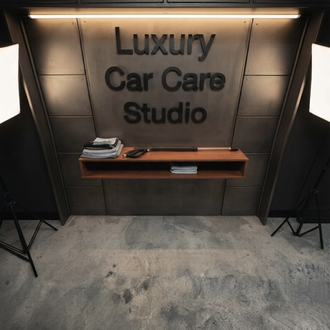 Luxury Car Care Studio - Duvar Yazısı