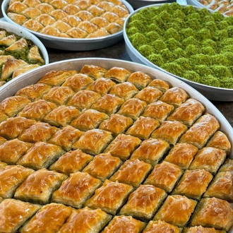 Direk Antepten 1.Sınıf Doğal Antep Baklavası | Bol Antep Fıstıklı | Sade Yağlı | 2 KG