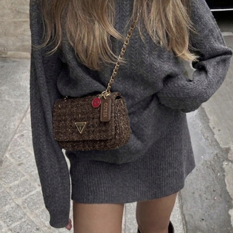 Guess brown charm çanta