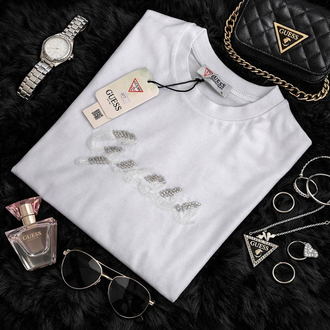 Guess Beyaz Boncuk Nakışlı Tişört 