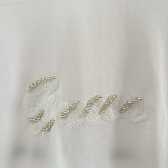 Guess Beyaz Boncuk Nakışlı Tişört 