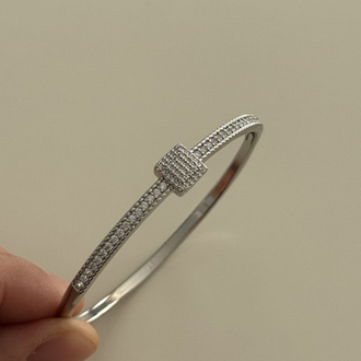 Xuping ortası kare taşlı Silver kelepçe (57 mm)