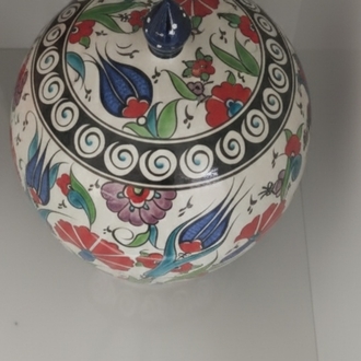 Çini işlemeli kapaklı vazo