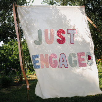 Just Engaged Bannerı — El Yapımı Kumaş Nişan Süsü