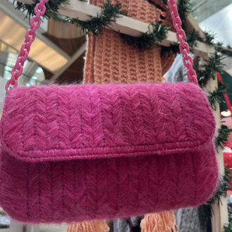Pembe çanta 